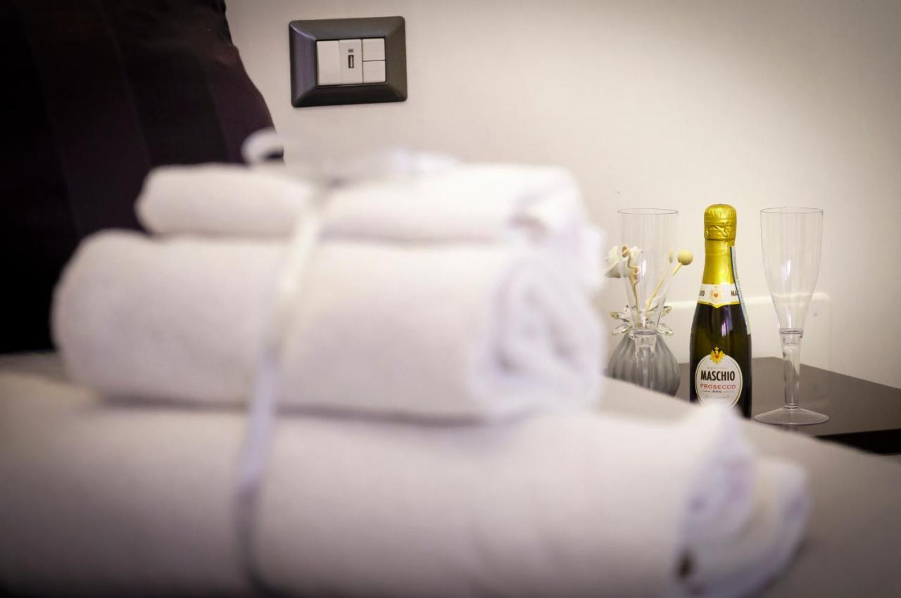 Casa Sofi Apartment เนเปิลส์ ภายนอก รูปภาพ